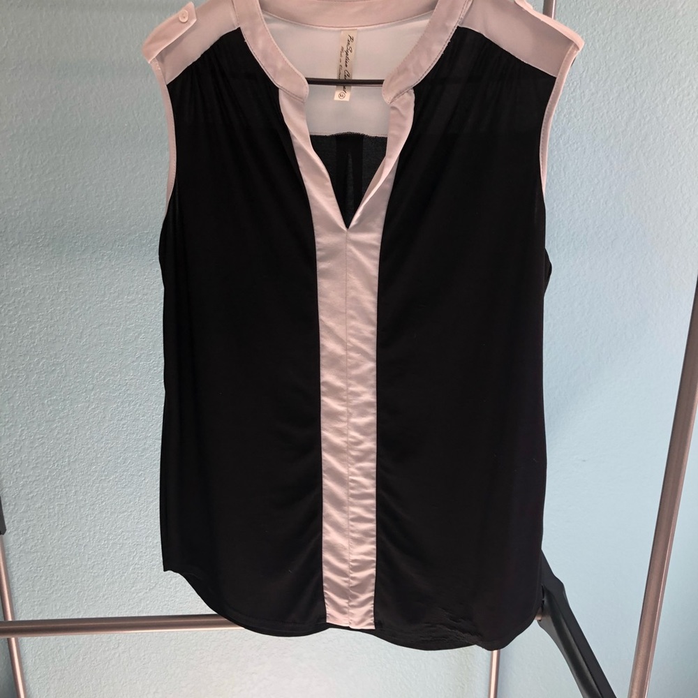 Short sleeve Black and white top